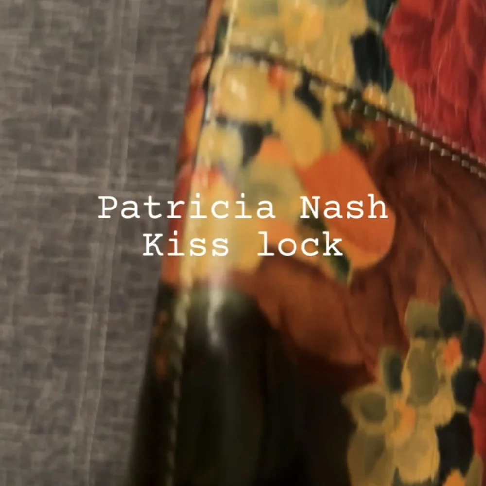 Patricia Nash Floral Leather Kisslock Medium Clutch in Red and Green EUC - Picture 5 of 8
